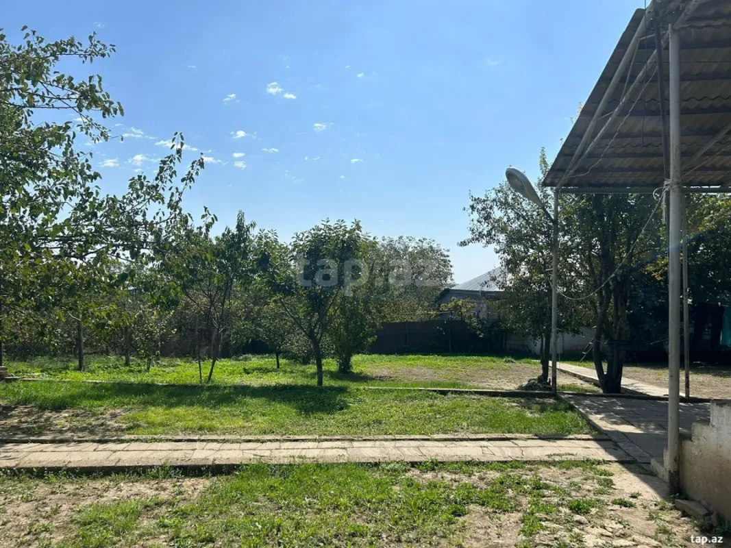 Satılır 5 otaqlı həyət evi 180 m²