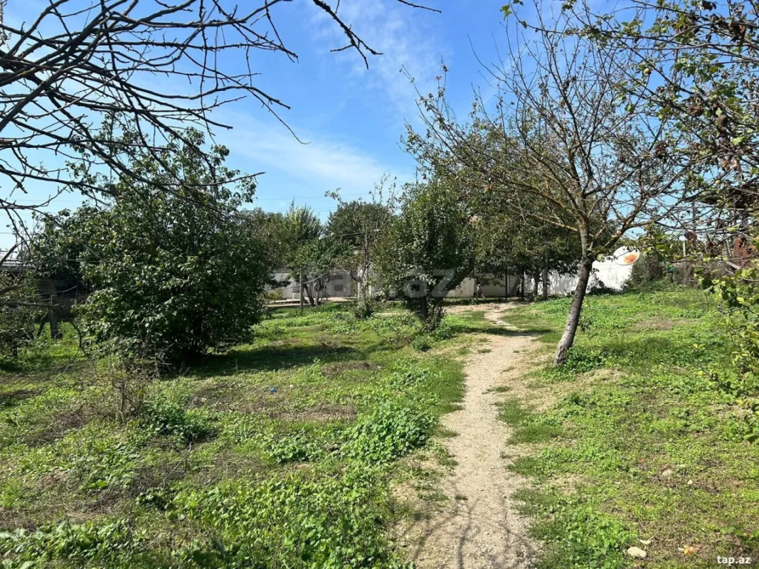 Satılır 5 otaqlı həyət evi 180 m²