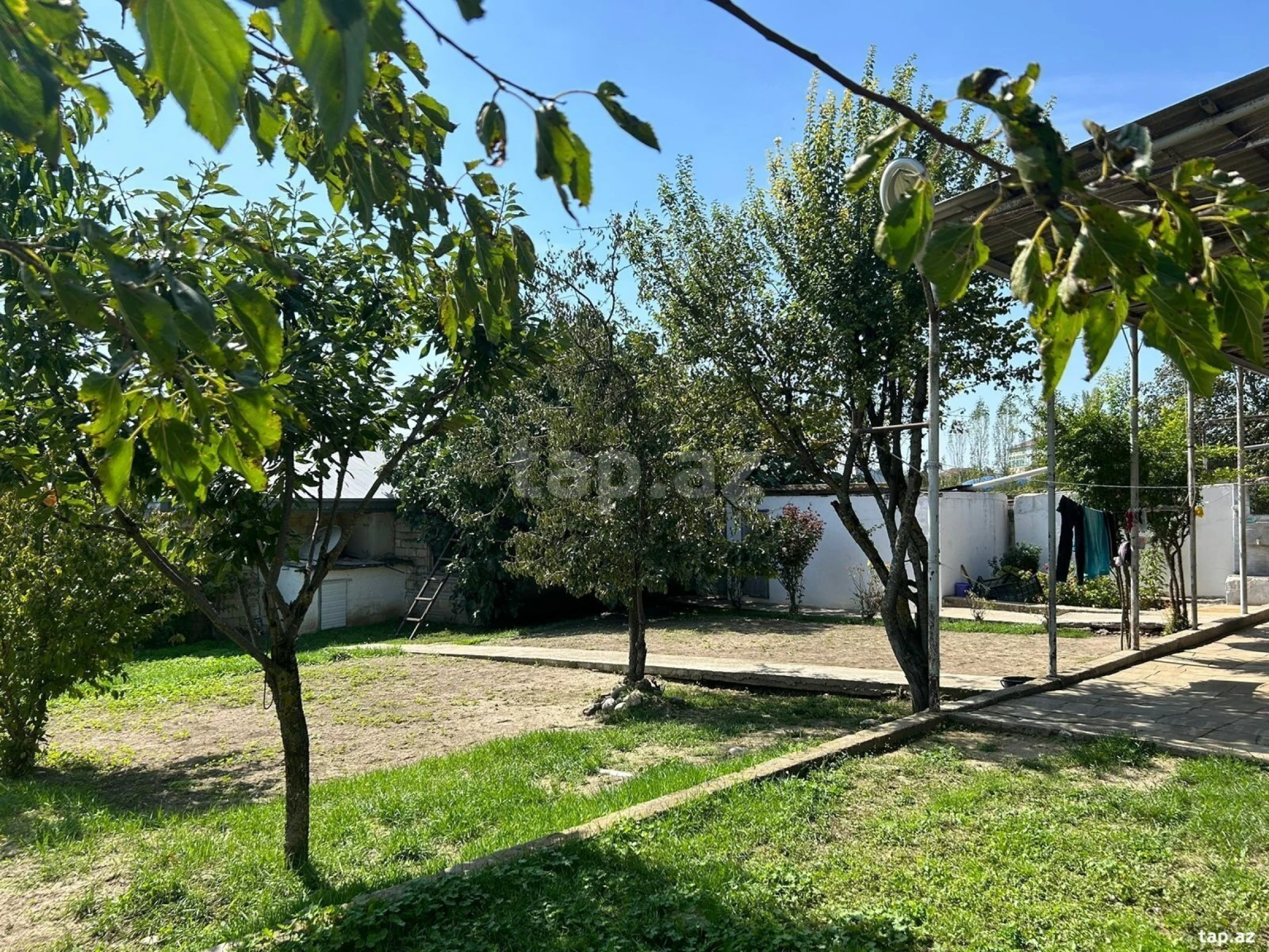Satılır 5 otaqlı həyət evi 180 m²