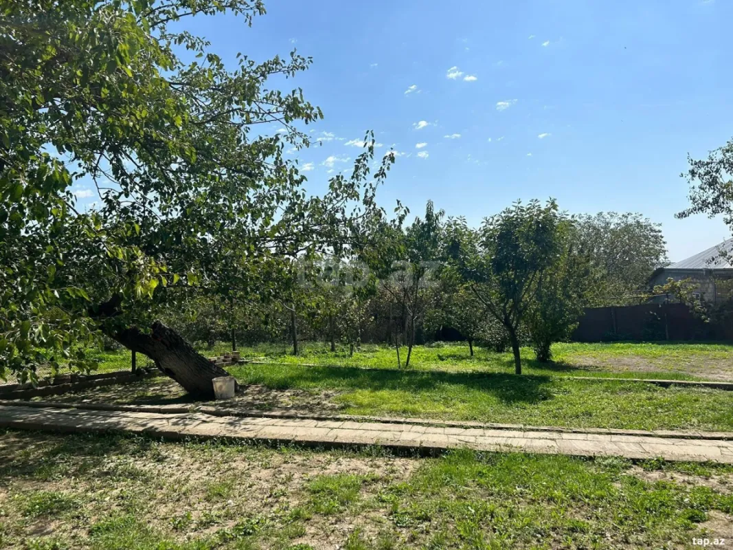 Satılır 5 otaqlı həyət evi 180 m²