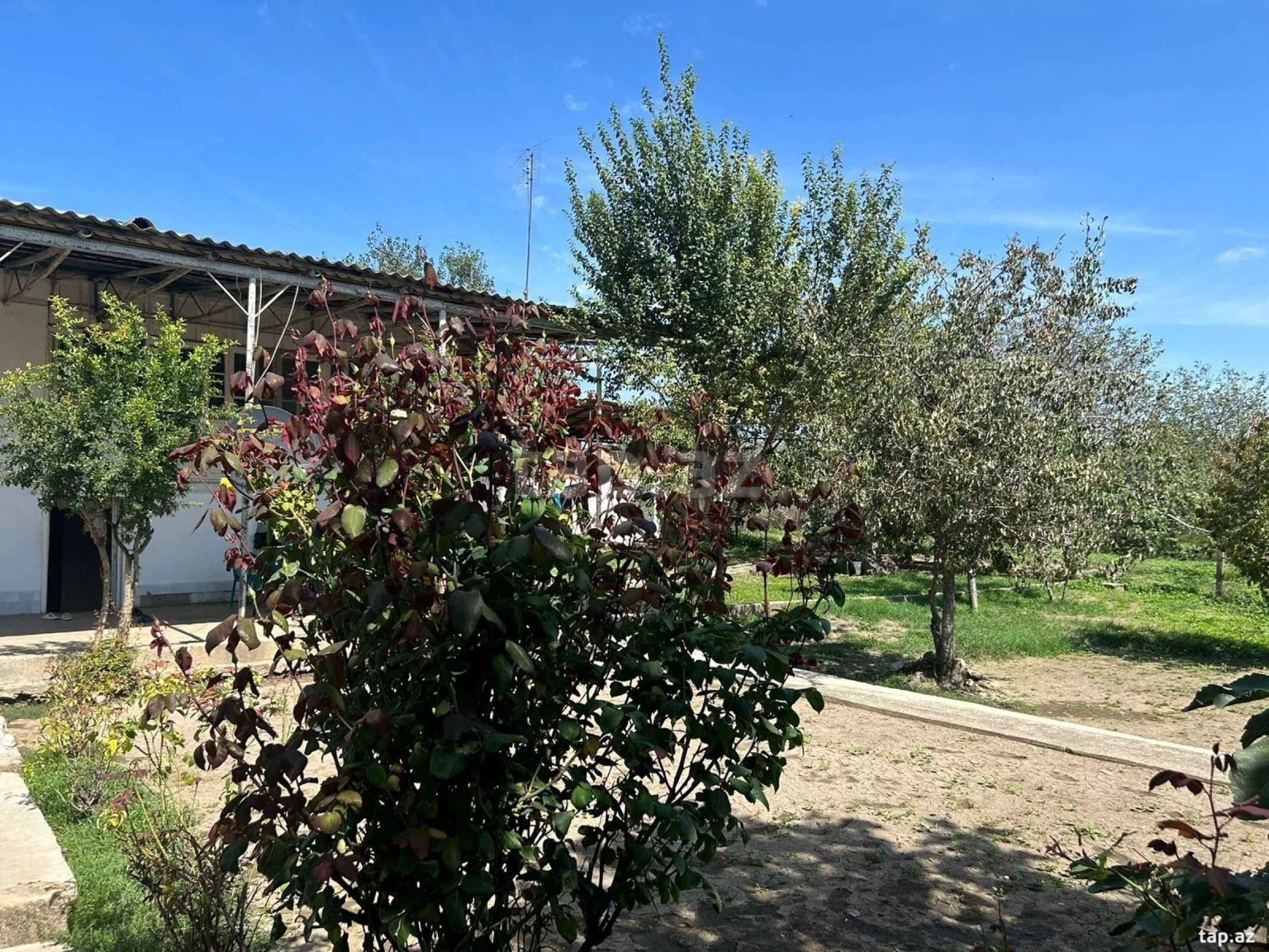 Satılır 5 otaqlı həyət evi 180 m²