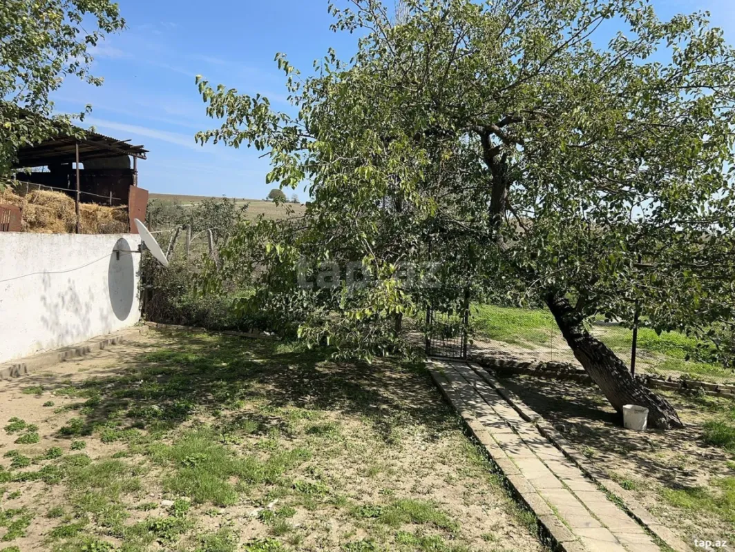 Satılır 5 otaqlı həyət evi 180 m²