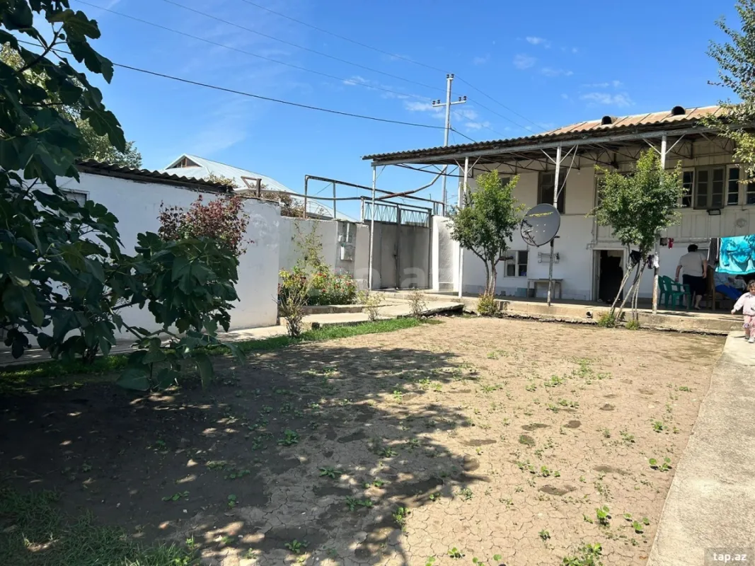 Satılır 5 otaqlı həyət evi 180 m²