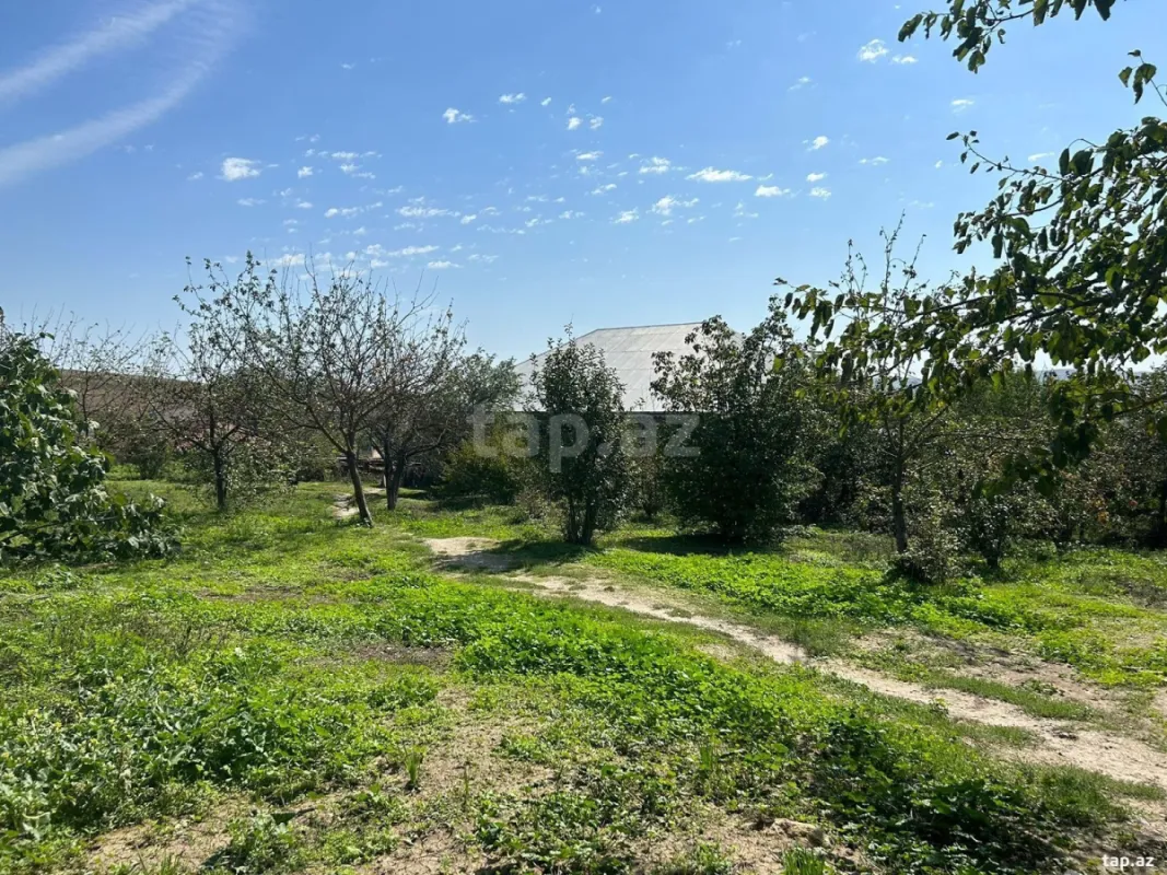 Satılır 5 otaqlı həyət evi 180 m²