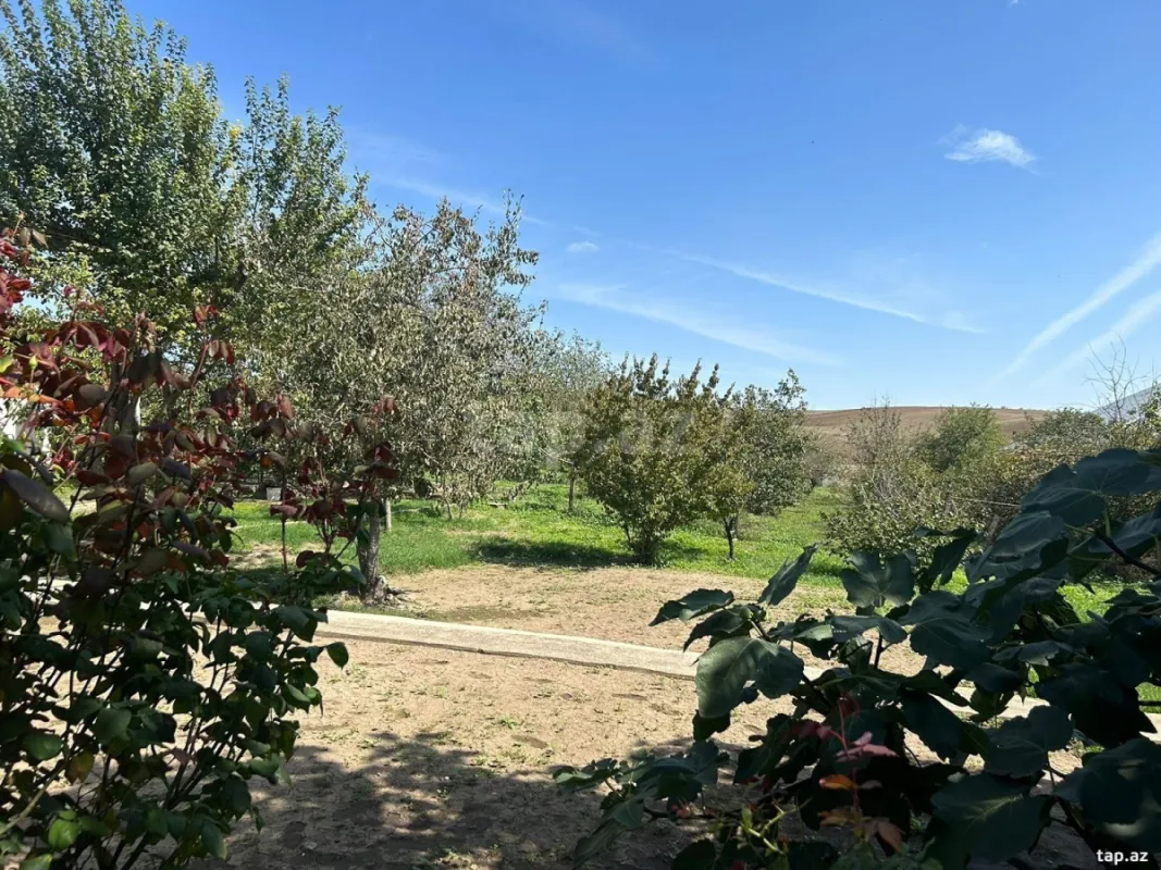 Satılır 5 otaqlı həyət evi 180 m²