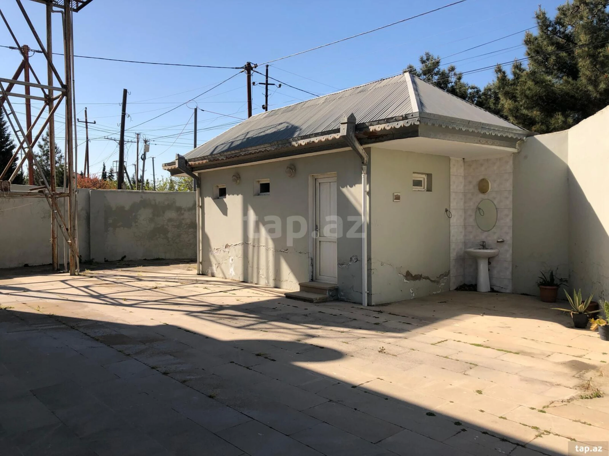 Kirayə verilir 6 otaqlı həyət evi 300 m²