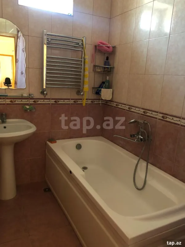 Kirayə verilir 6 otaqlı həyət evi 300 m²