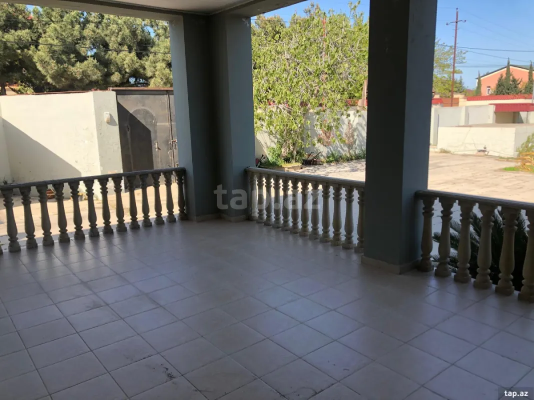 Kirayə verilir 6 otaqlı həyət evi 300 m²