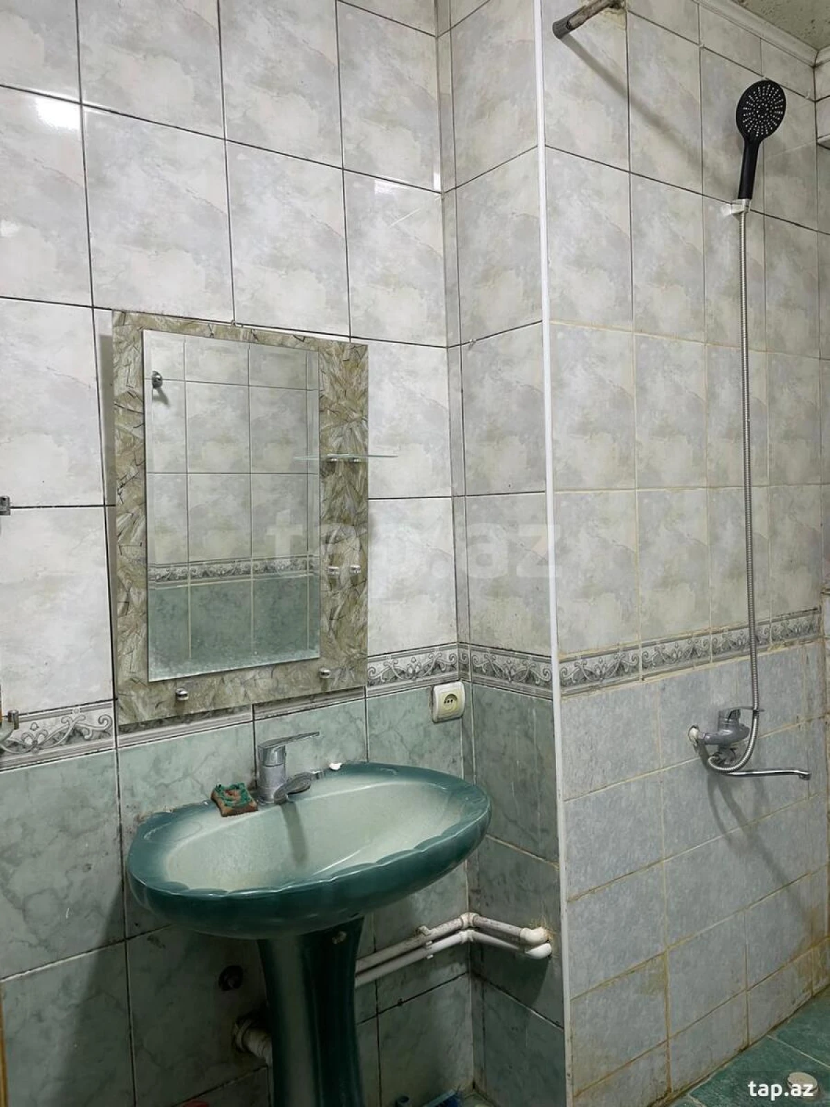 Kirayə verilir 4 otaqlı mənzil 150 m²