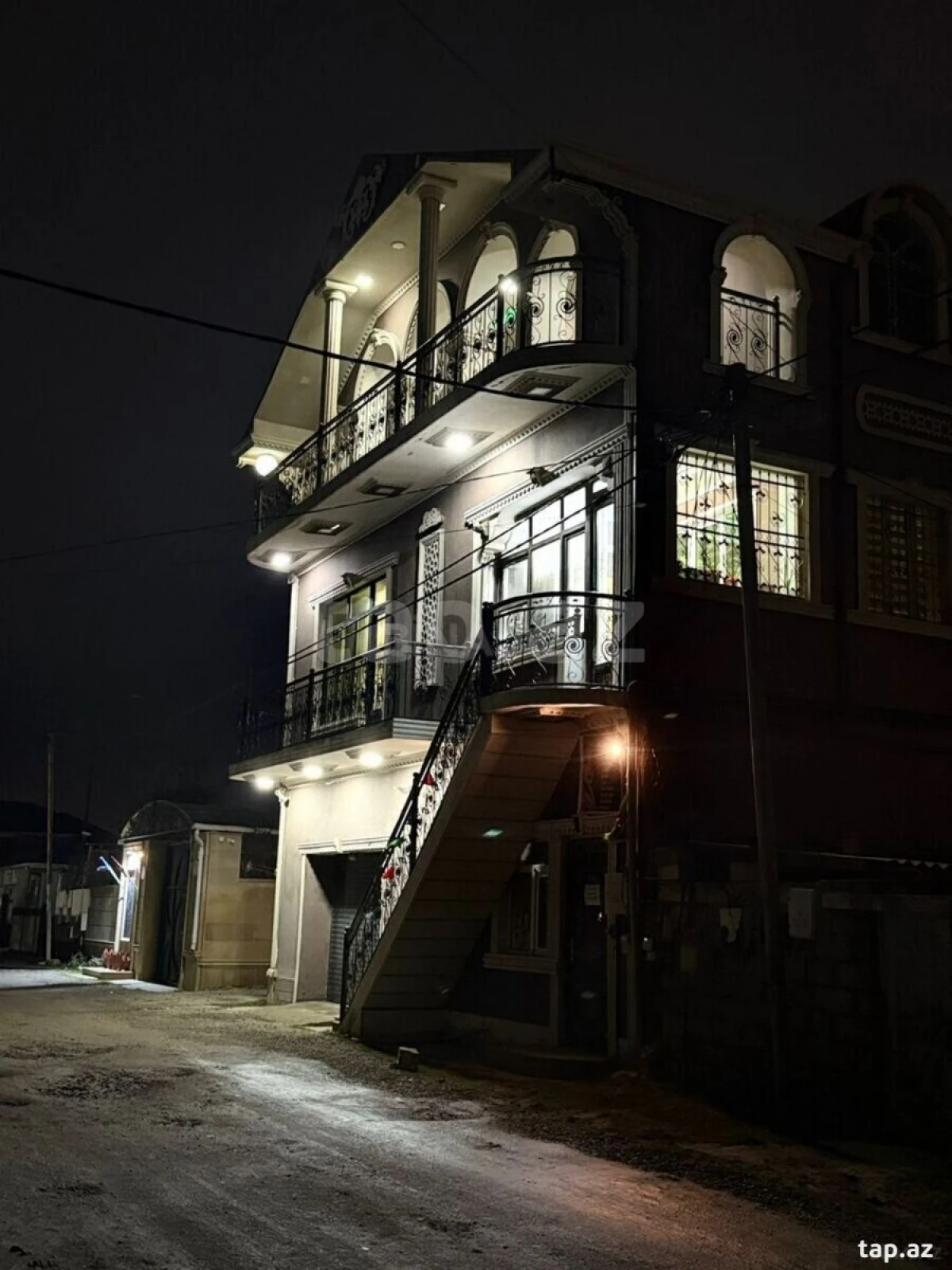 Satılır 3 otaqlı həyət evi 220 m²