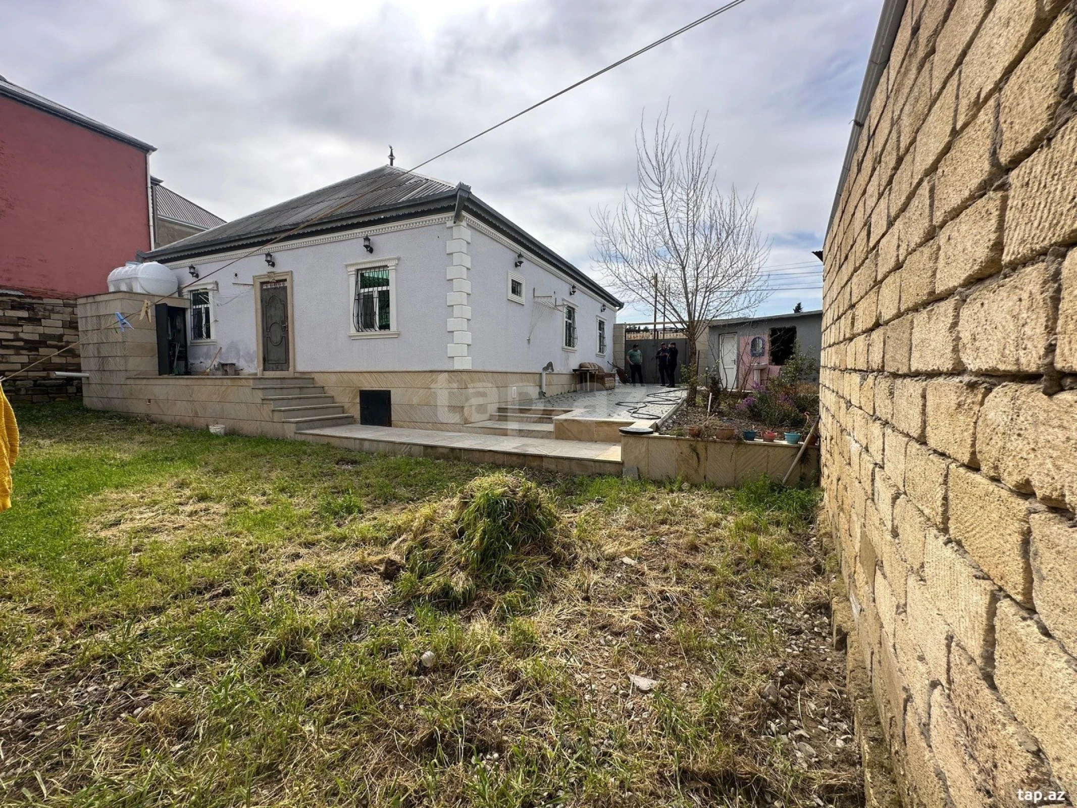 Satılır 4 otaqlı həyət evi 140 m²