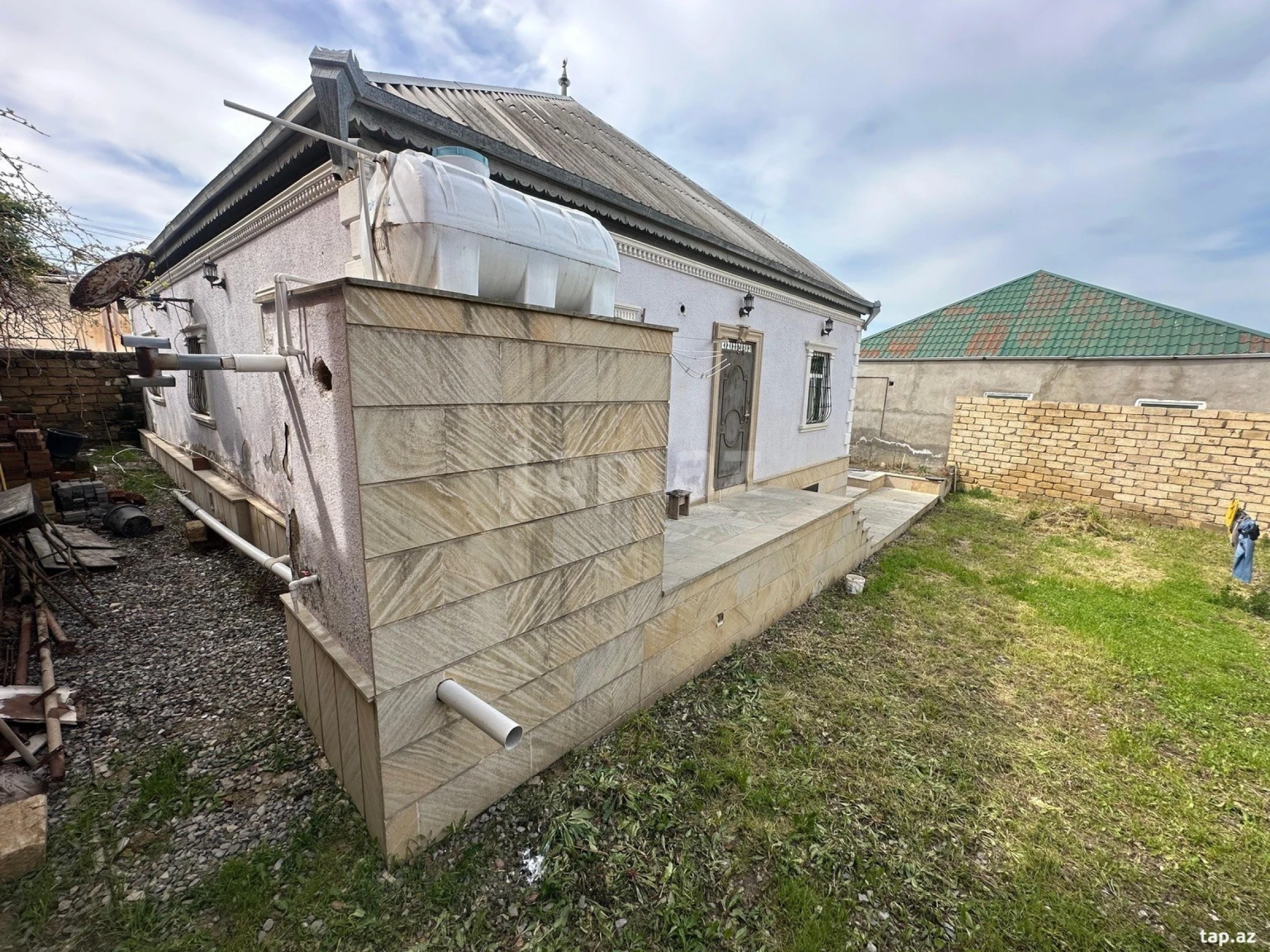 Satılır 4 otaqlı həyət evi 140 m²