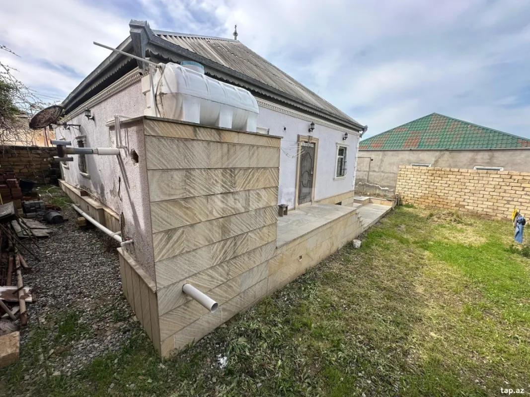 Satılır 4 otaqlı həyət evi 140 m²