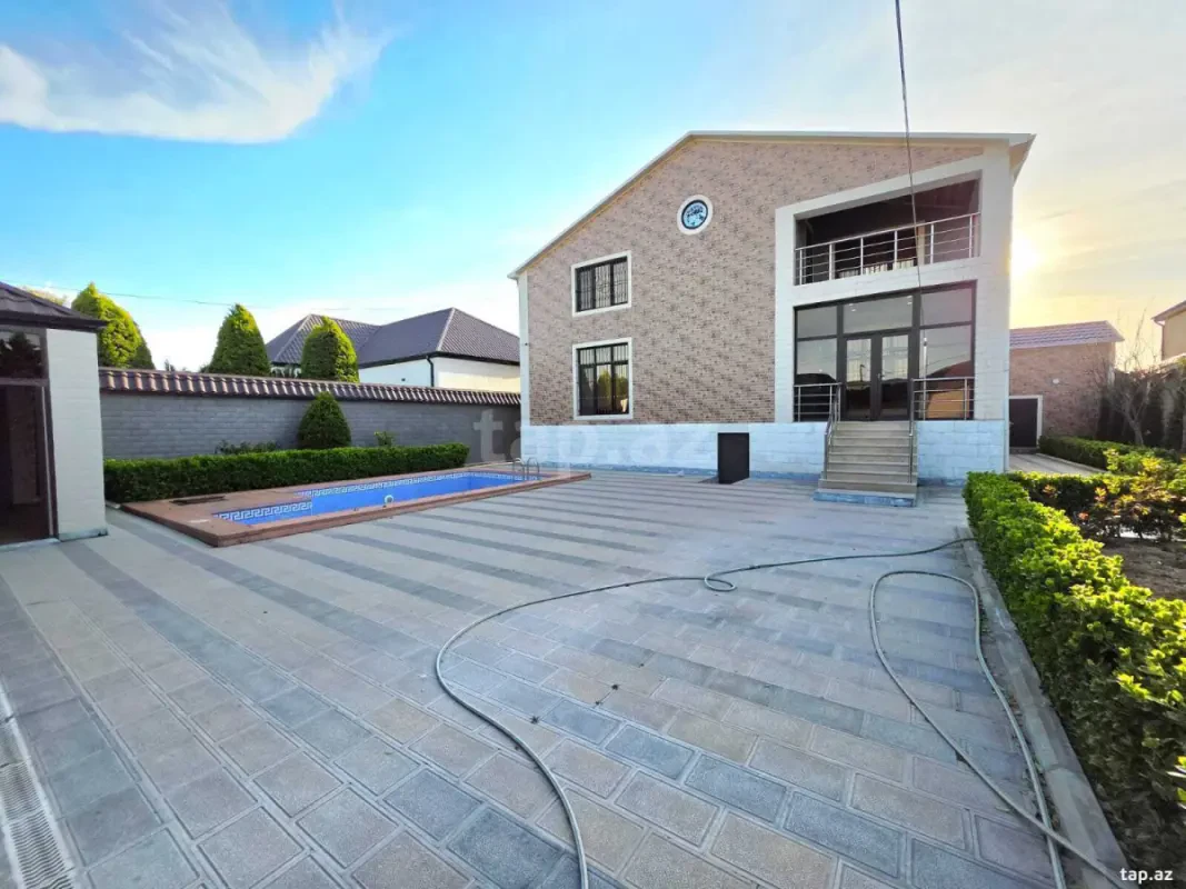 Satılır 6 otaqlı həyət evi 300 m²