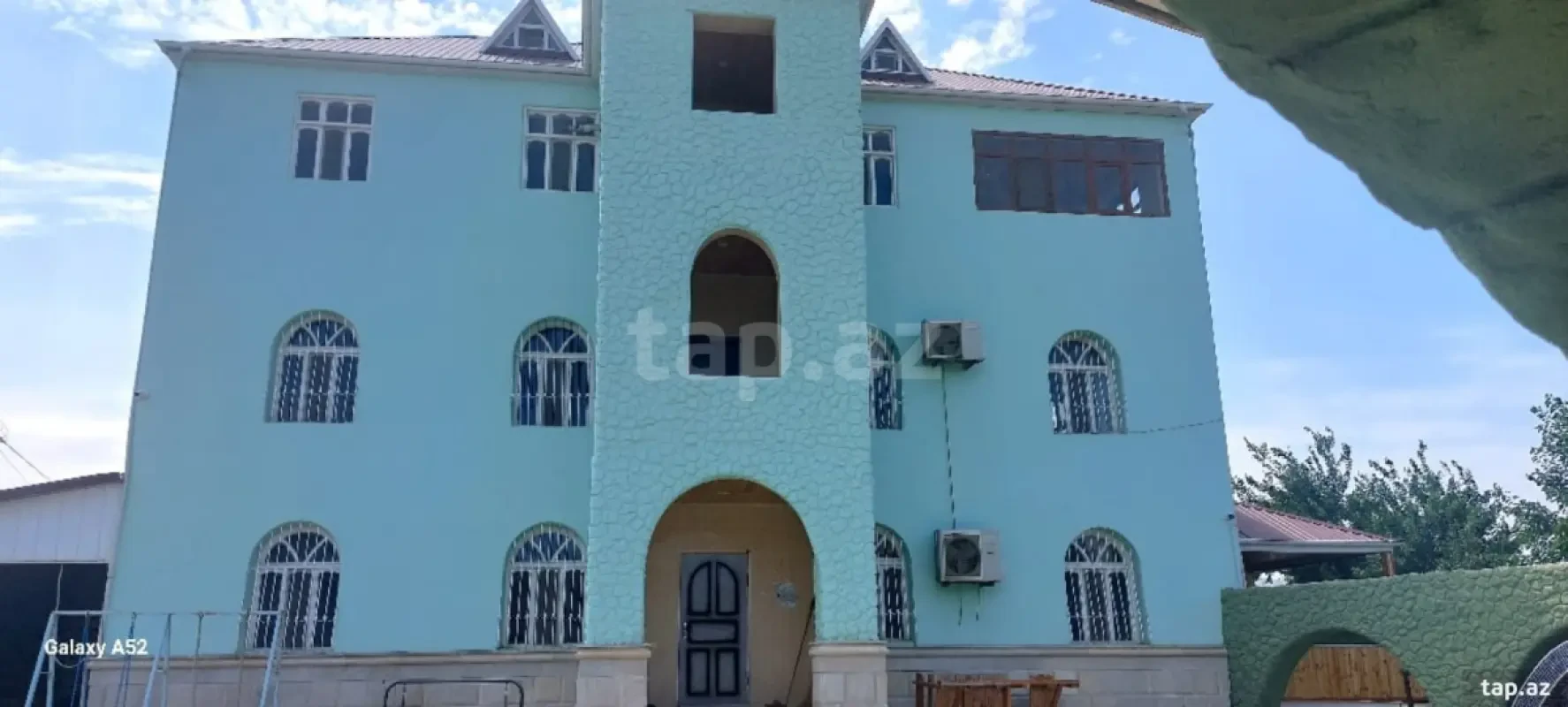 Satılır 9 otaqlı həyət evi 500 m²
