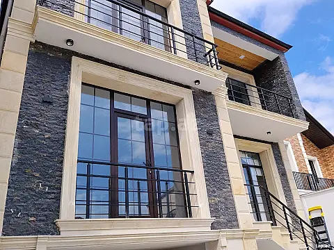 Satılır 6 otaqlı həyət evi 300 m² — Bakı 6 otaq 300.00 m²