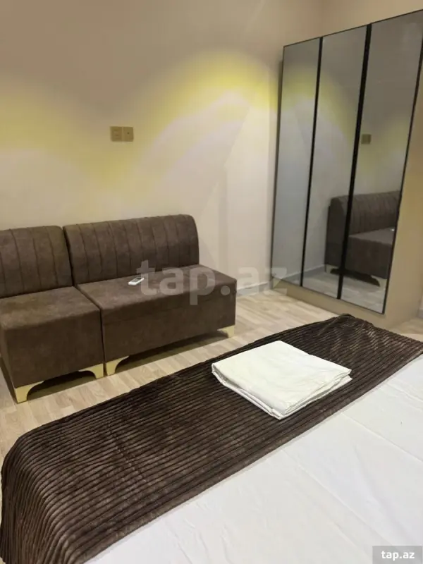Satılır 7 otaqlı mənzil 210 m²