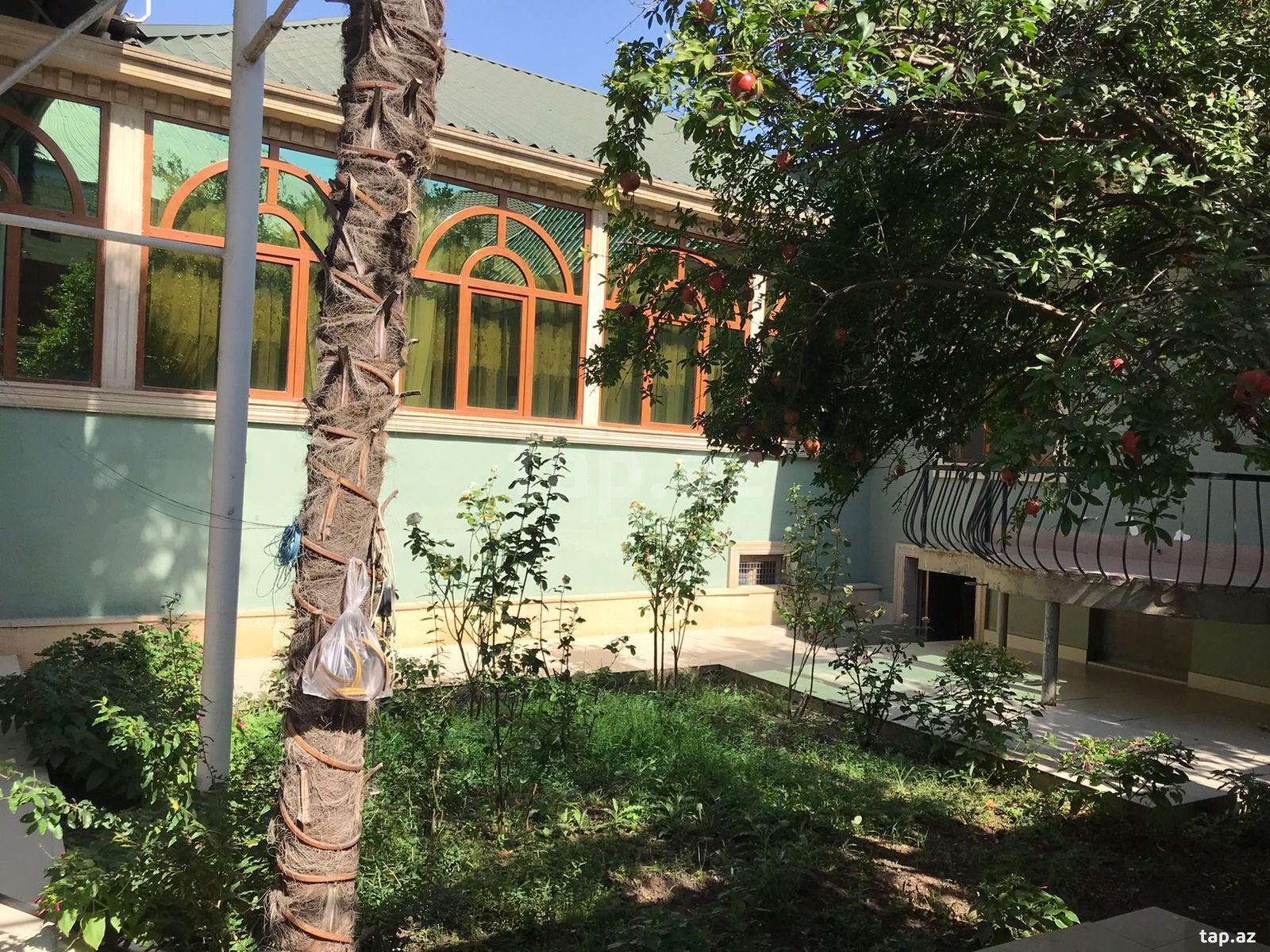 Satılır 4 otaqlı həyət evi 400 m²