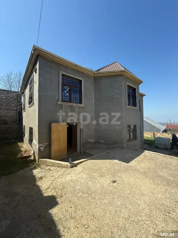 Satılır 6 otaqlı həyət evi 200 m²