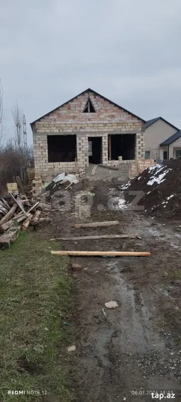 Satılır 4 otaqlı həyət evi 100 m²