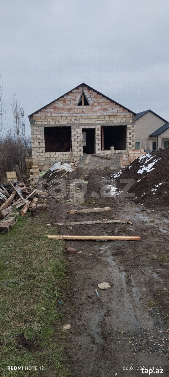 Satılır 4 otaqlı həyət evi 100 m²