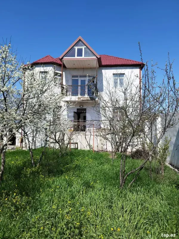 Satılır 8 otaqlı həyət evi 360 m²