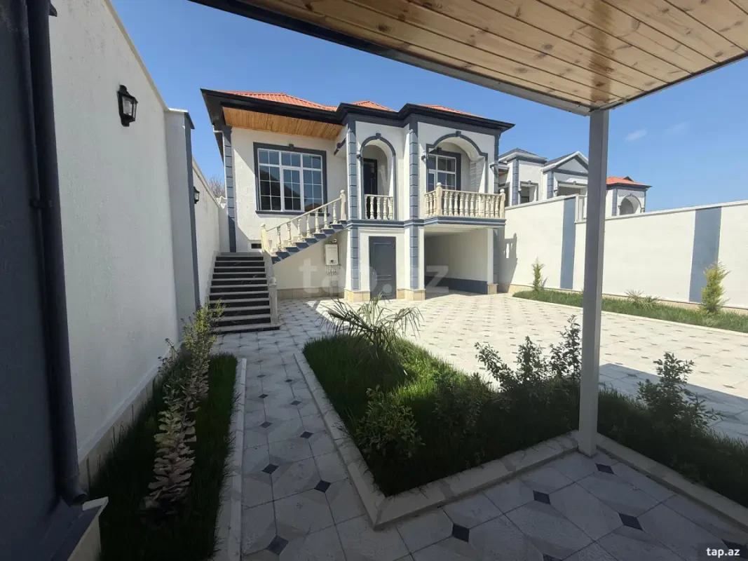 Satılır 5 otaqlı həyət evi 215 m²