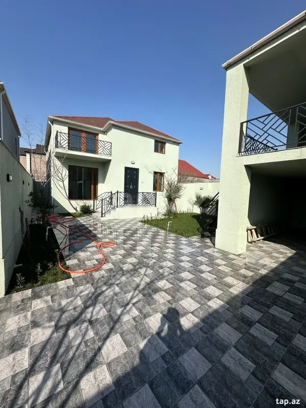 Satılır 6 otaqlı həyət evi 180 m²