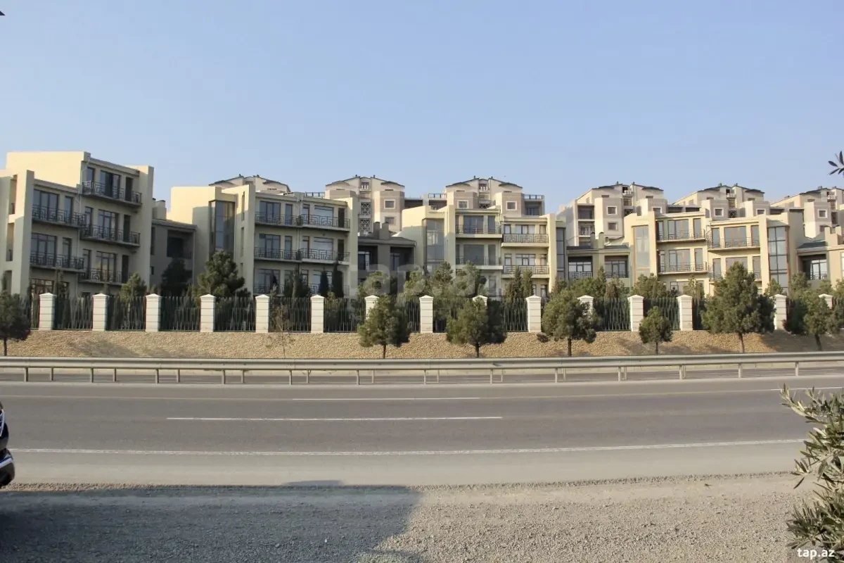 Satılır 9 otaqlı həyət evi 543 m²