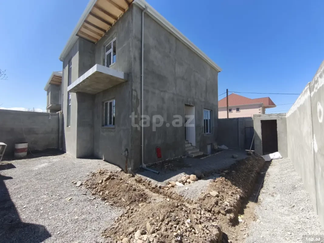 Satılır 4 otaqlı həyət evi 180 m²