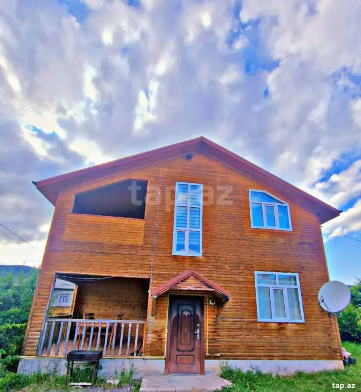 Satılır 7 otaqlı həyət evi 100 m²