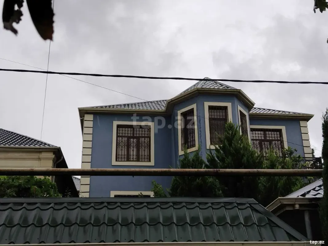 Satılır 6 otaqlı həyət evi 400 m²