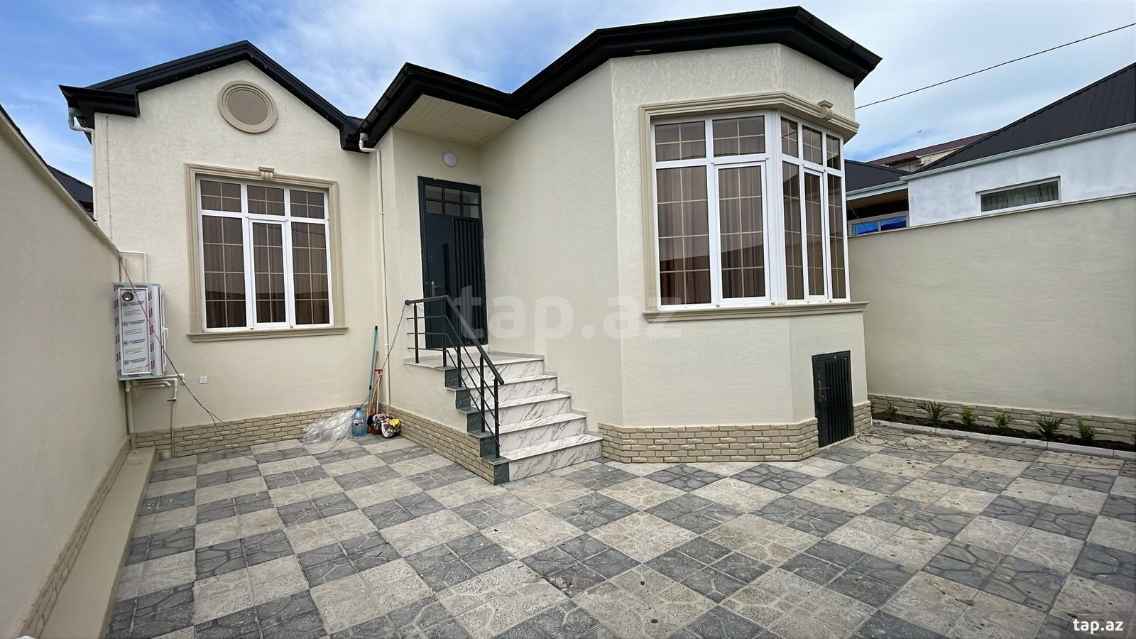 Satılır 4 otaqlı həyət evi 100 m²