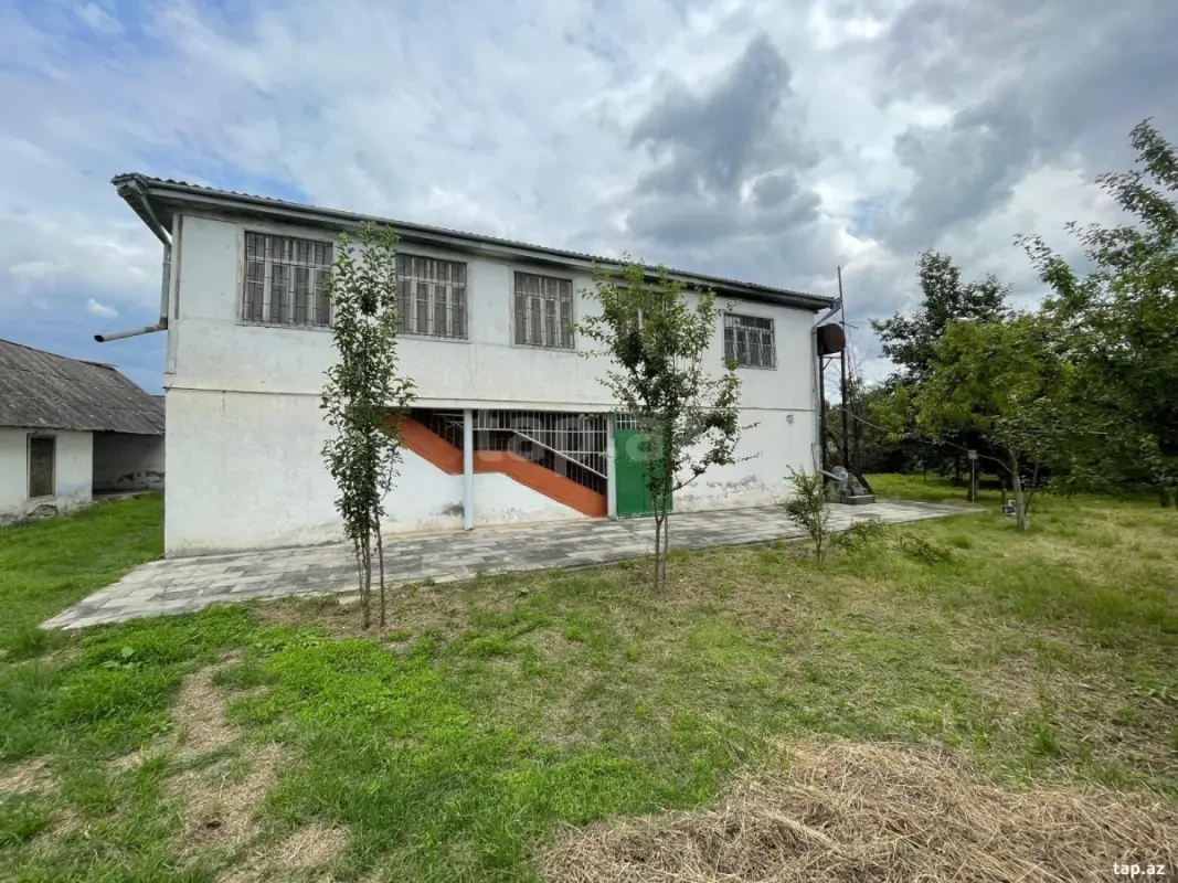 Satılır 5 otaqlı həyət evi 280 m²