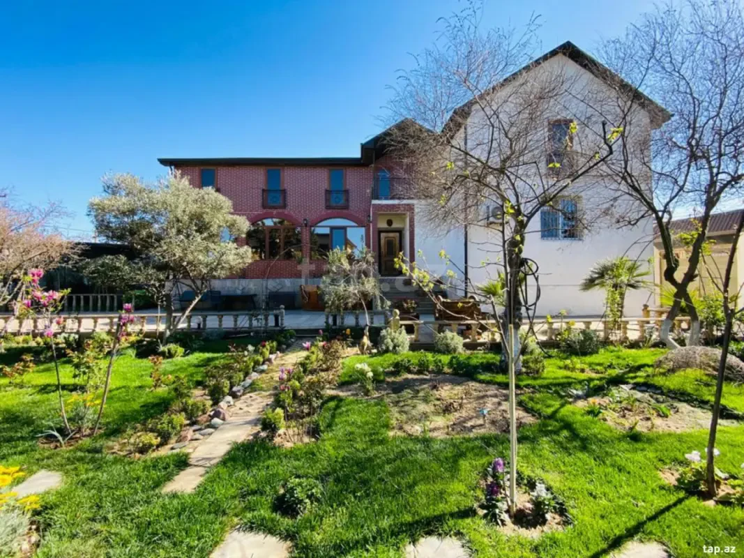 Kirayə verilir 6 otaqlı həyət evi 200 m²