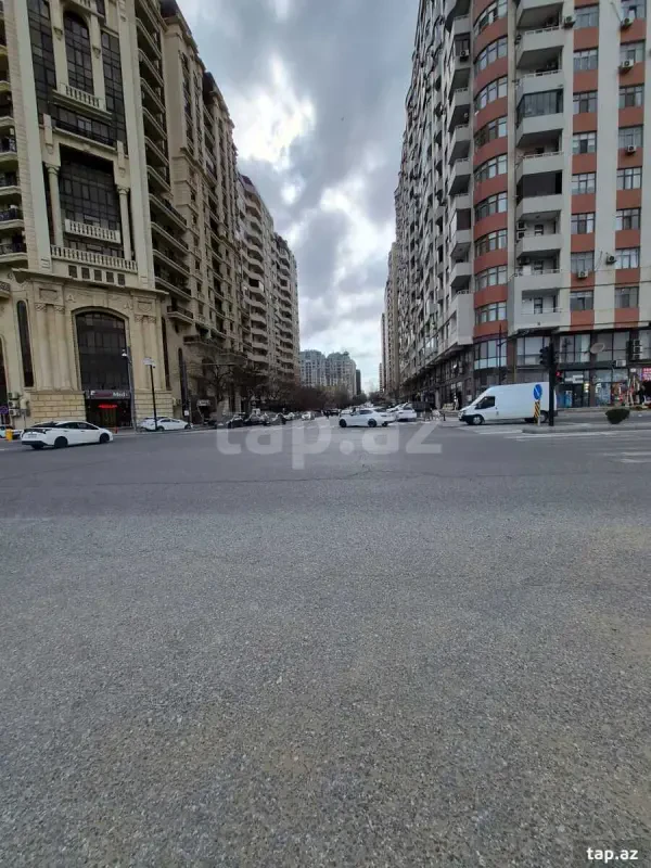 Satılır 3 otaqlı yeni tikili 110 m²