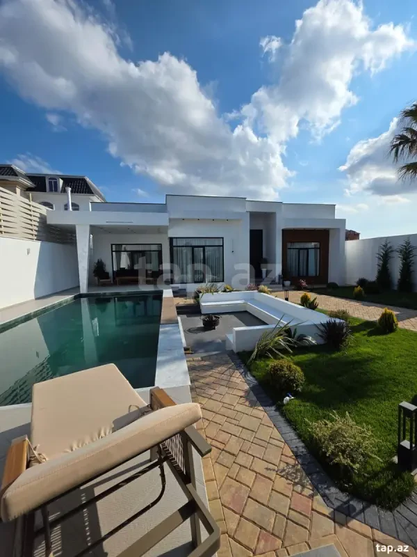Satılır 5 otaqlı həyət evi 220 m²