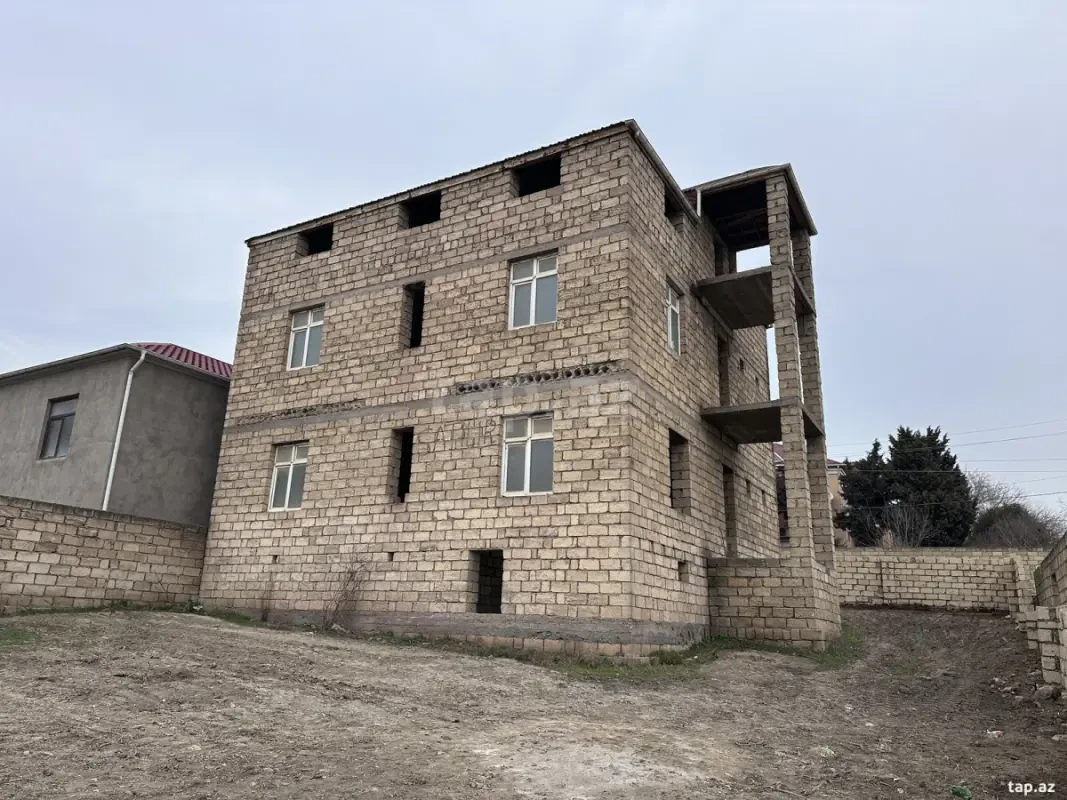 Satılır 6 otaqlı həyət evi 260 m²