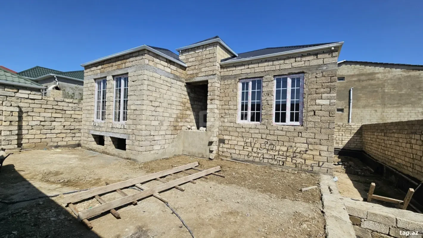 Satılır 8 otaqlı həyət evi 260 m²