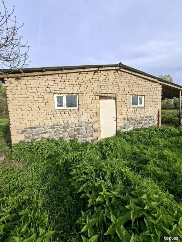 Satılır 2 otaqlı həyət evi 80 m²