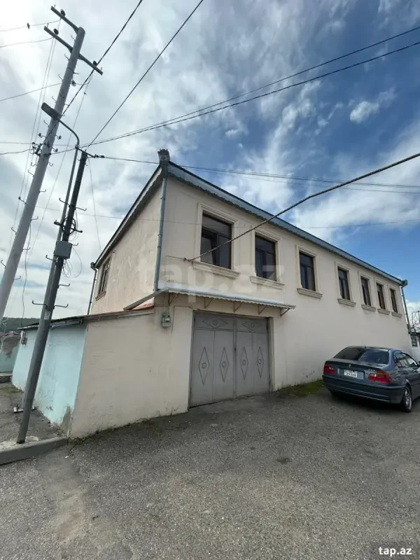 Satılır 6 otaqlı həyət evi 220 m²