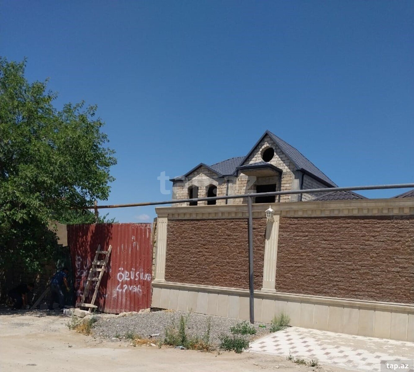 Satılır 4 otaqlı həyət evi 145 m²