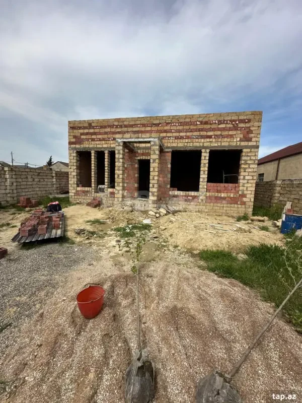 Satılır 4 otaqlı həyət evi 168 m²