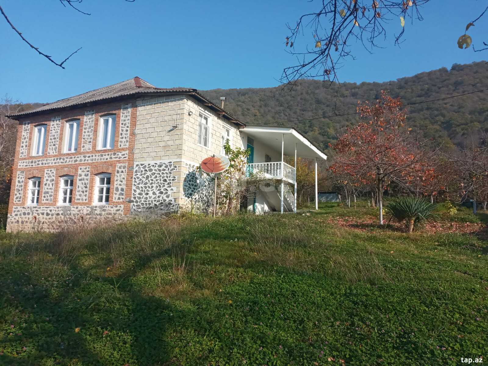 Satılır 5 otaqlı həyət evi 150 m²