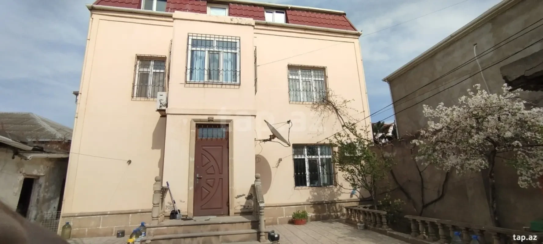 Satılır 5 otaqlı həyət evi 193.5 m²
