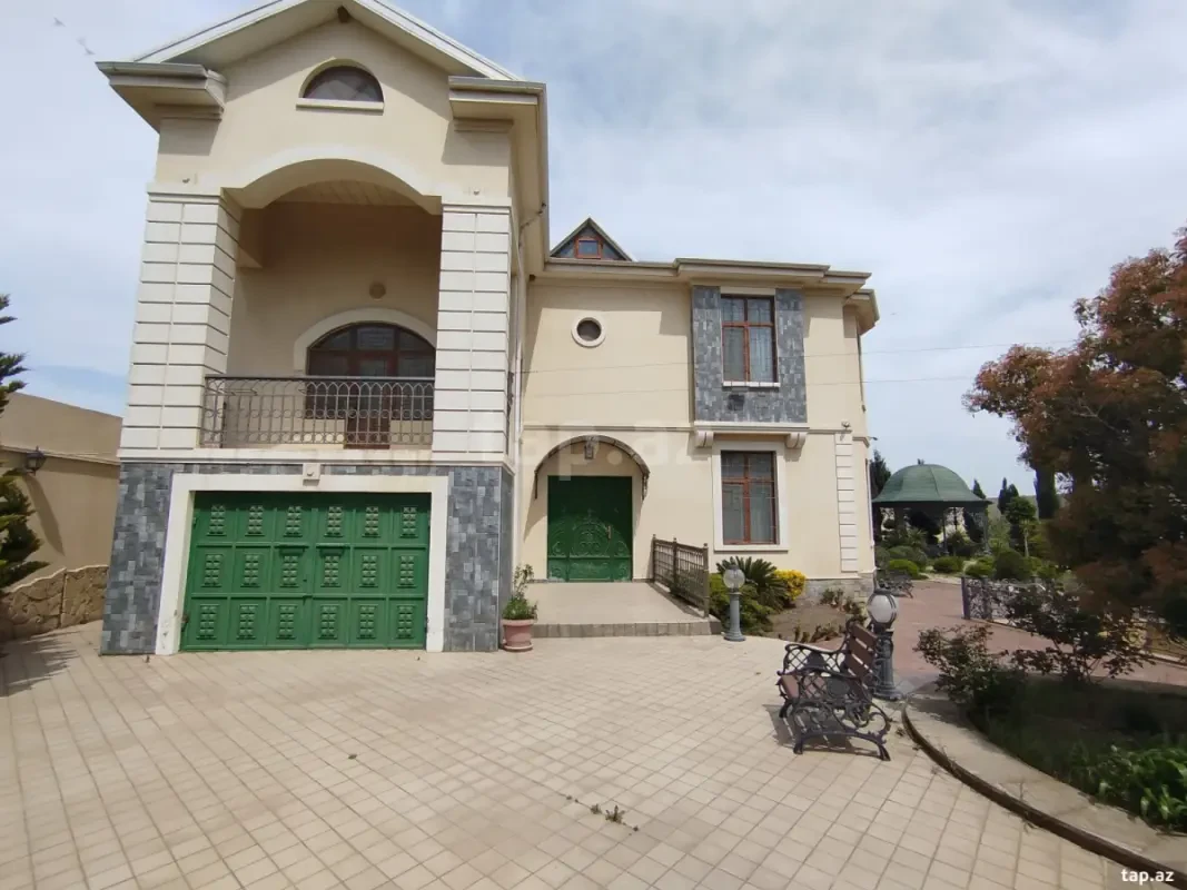 Kirayə verilir 7 otaqlı həyət evi 300 m²