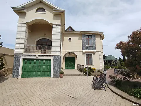 Kirayə verilir 7 otaqlı həyət evi 300 m² — Bakı 7 otaq 300.00 m²