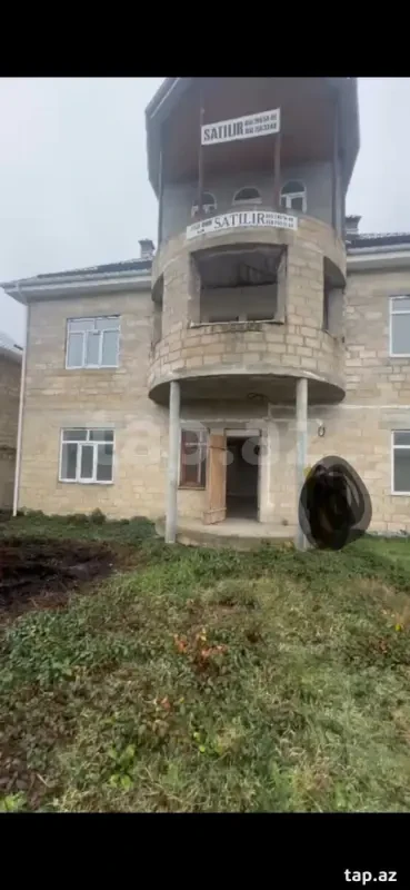 Satılır 7 otaqlı həyət evi 247 m²