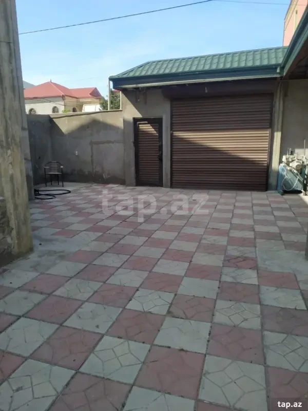 Satılır 8 otaqlı həyət evi 280 m²