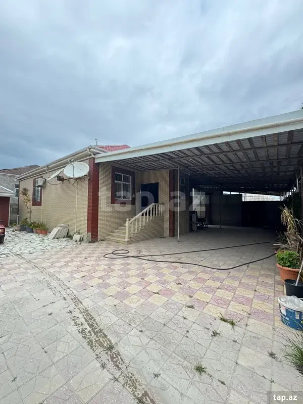 Satılır 4 otaqlı həyət evi 140 m²